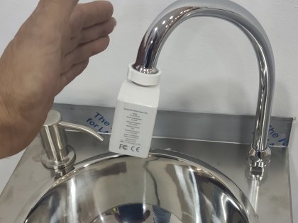 Lavamanos autónomo instalado en cliente